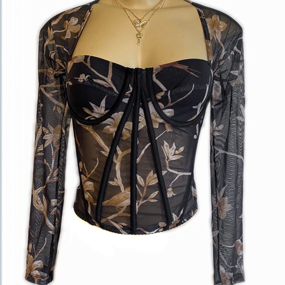 Beautiful Plus Size Corset Top - Picture 2 of 4